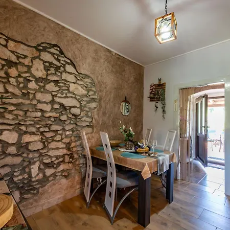 Noela, A Cozy Surrounded By Nature Near The Sea * Potpićan