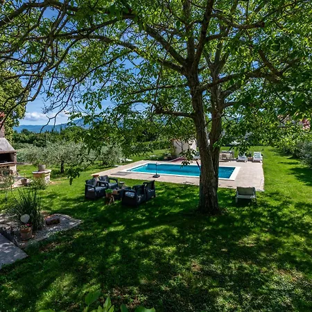 Noela, A Cozy Surrounded By Nature Near The Sea