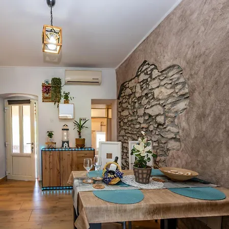 Noela, A Cozy Surrounded By Nature Near The Sea Potpićan