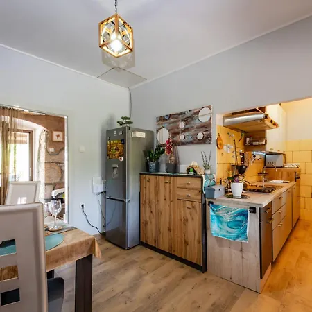 Tatil Evi Noela, A Cozy Surrounded By Nature Near The Sea *