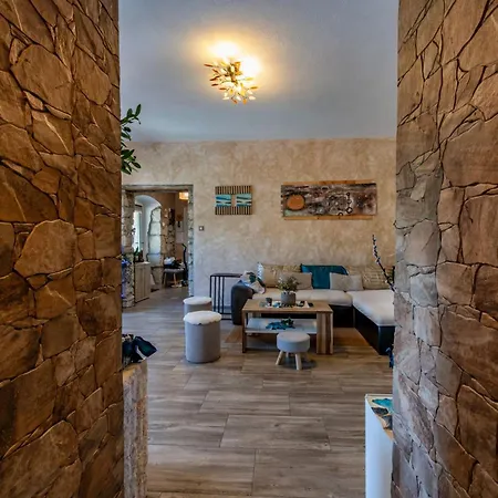 Noela, A Cozy Surrounded By Nature Near The Sea
