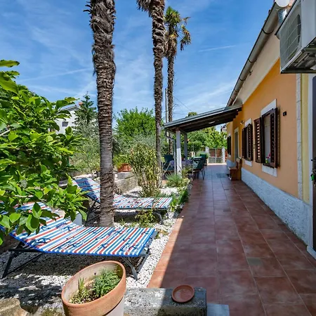 Tatil Evi Noela, A Cozy Surrounded By Nature Near The Sea *