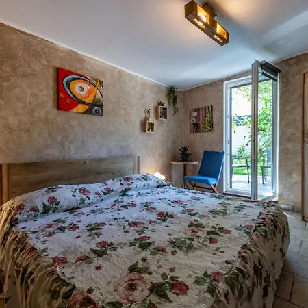 Noela, A Cozy Surrounded By Nature Near The Sea * Potpićan